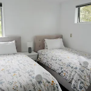 Serenity Lakeview Retreat Holiday home