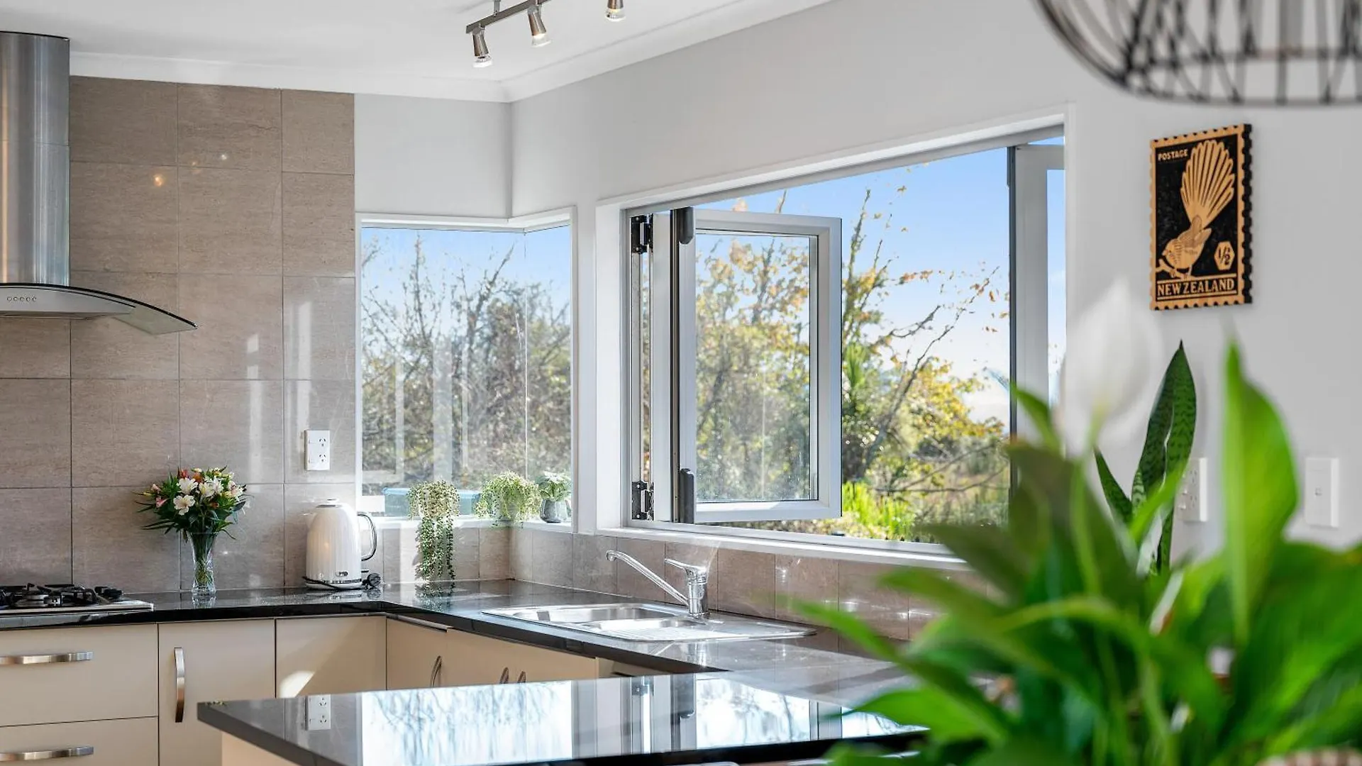 Дом отдыха Zodiac Bay Lake Retreat Роторуа Новая Зеландия